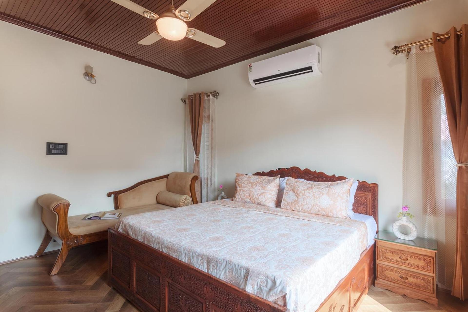 Stayvista At Pinewood Villa - Pet Friendly Villa With Lawn & Pool Table Srinagar  Exterior photo